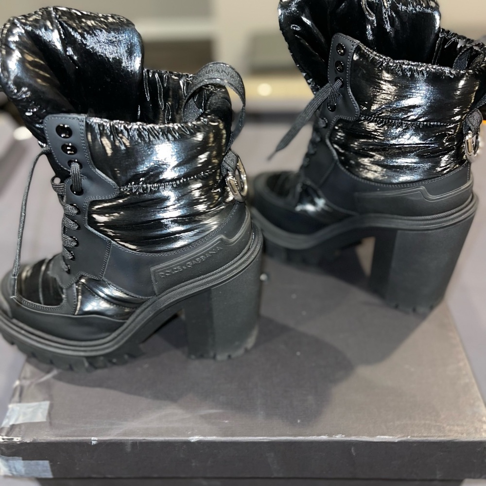 100% Authentic Pre-owned in box Dolce & Gabbana Trekking Block Heel Bootie 39(9) - Picture 6 of 7